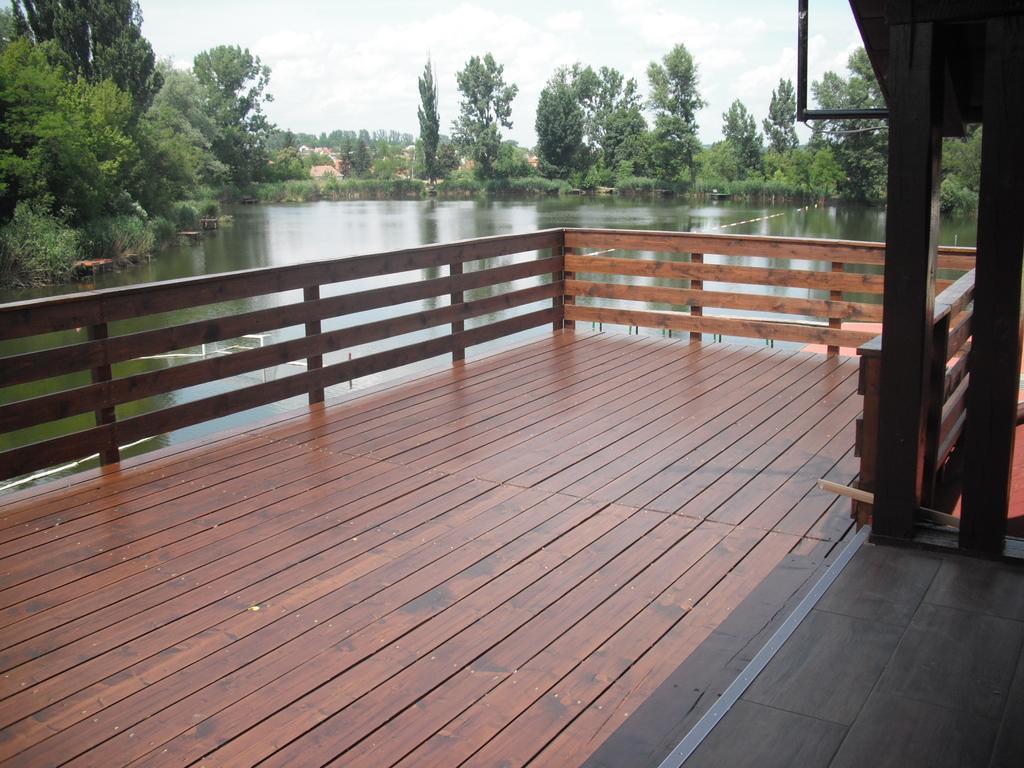Tavi Panzio Es Etterem Bed & Breakfast Veresegyház Стая снимка
