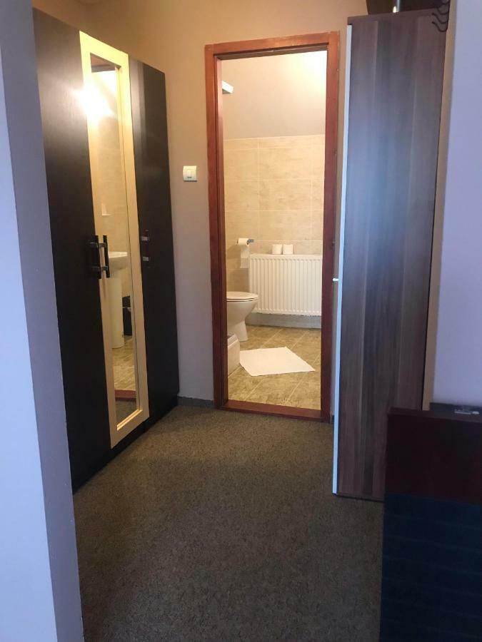 Tavi Panzio Es Etterem Bed & Breakfast Veresegyház Екстериор снимка