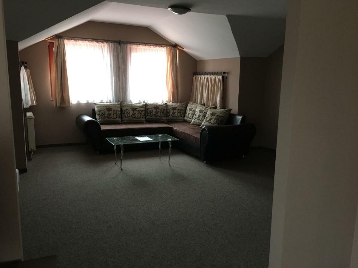 Tavi Panzio Es Etterem Bed & Breakfast Veresegyház Екстериор снимка