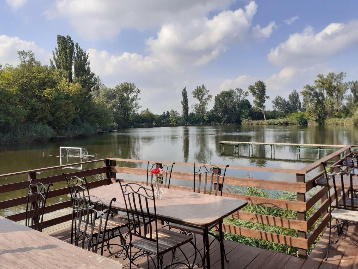 Tavi Panzio Es Etterem Bed & Breakfast Veresegyház Екстериор снимка