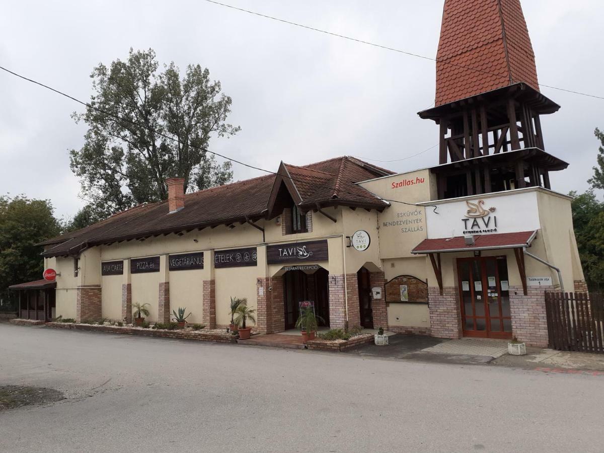 Tavi Panzio Es Etterem Bed & Breakfast Veresegyház Екстериор снимка