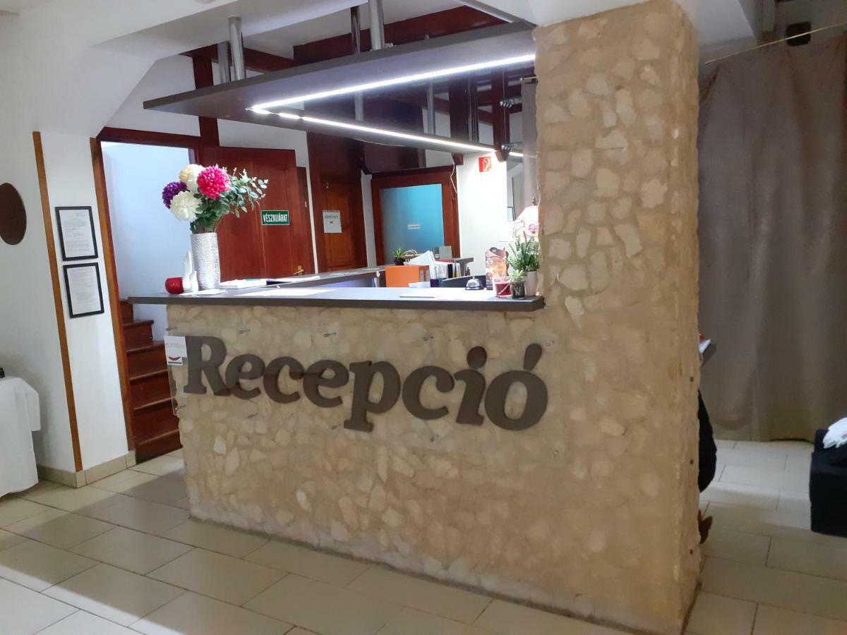 Tavi Panzio Es Etterem Bed & Breakfast Veresegyház Екстериор снимка