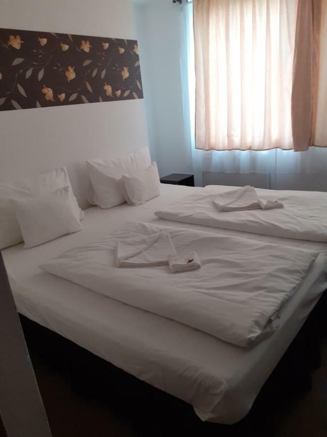 Tavi Panzio Es Etterem Bed & Breakfast Veresegyház Екстериор снимка