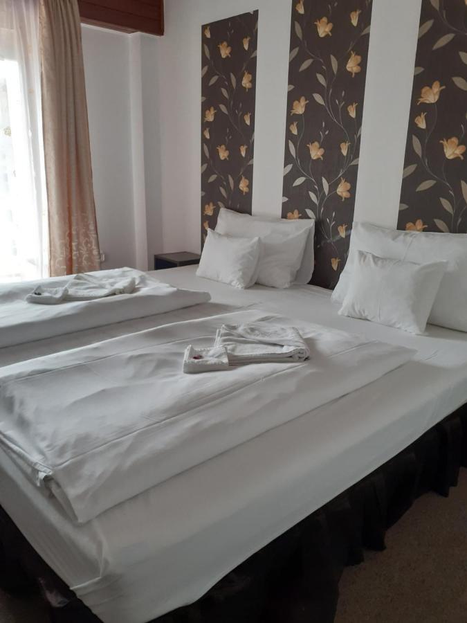 Tavi Panzio Es Etterem Bed & Breakfast Veresegyház Екстериор снимка