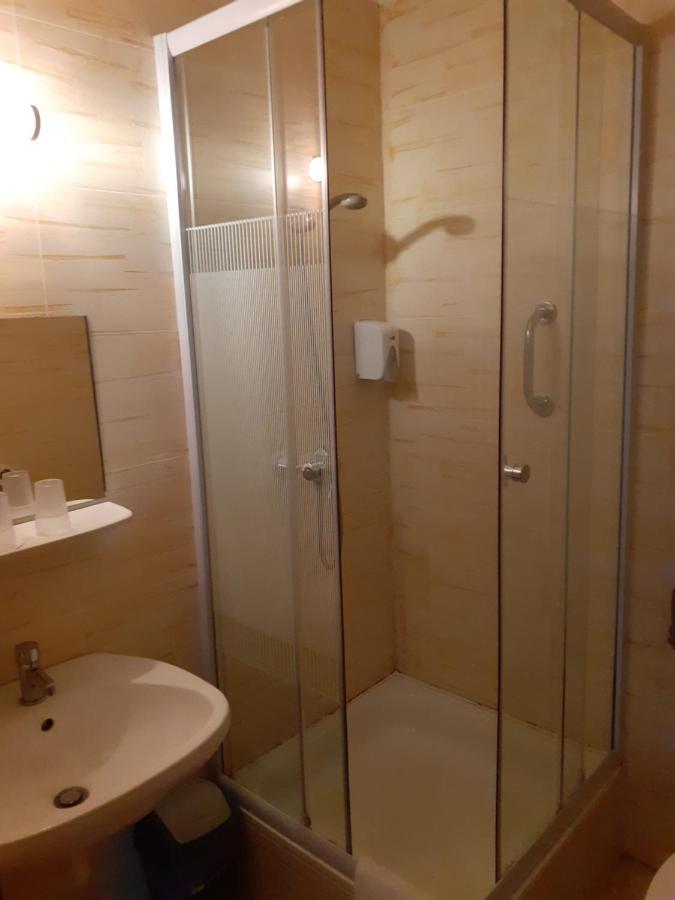 Tavi Panzio Es Etterem Bed & Breakfast Veresegyház Екстериор снимка