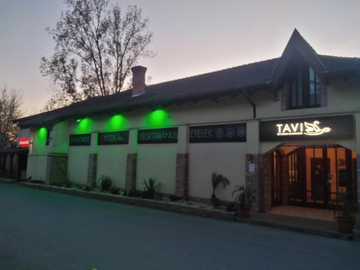 Tavi Panzio Es Etterem Bed & Breakfast Veresegyház Екстериор снимка
