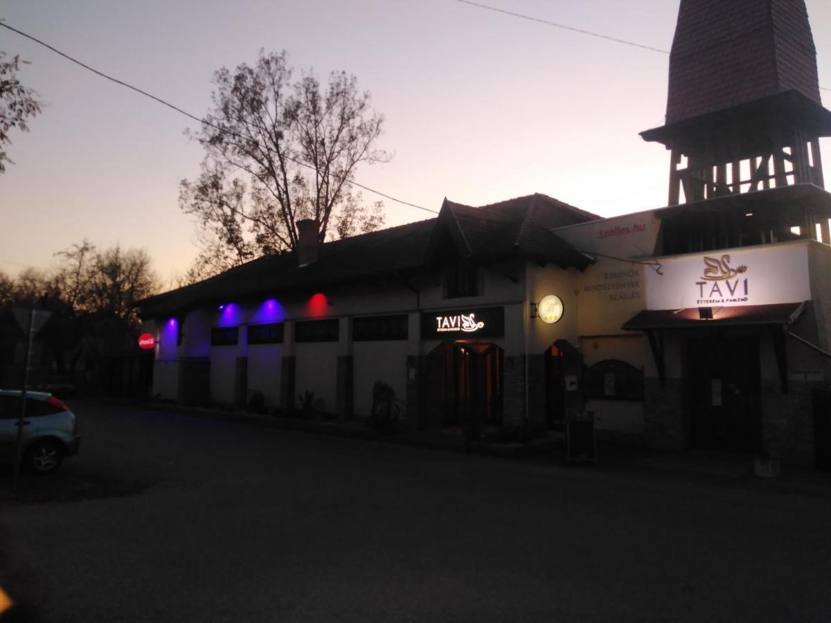 Tavi Panzio Es Etterem Bed & Breakfast Veresegyház Екстериор снимка