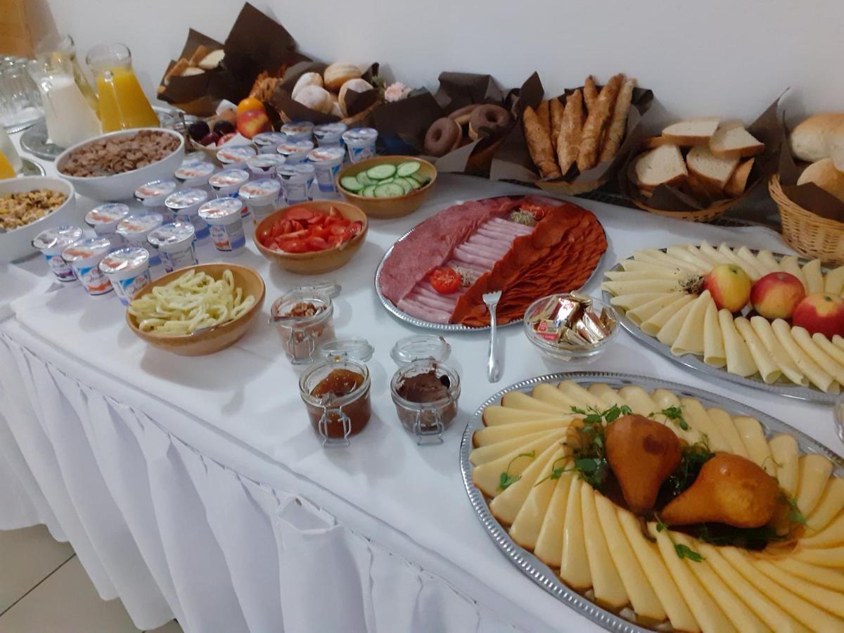 Tavi Panzio Es Etterem Bed & Breakfast Veresegyház Екстериор снимка